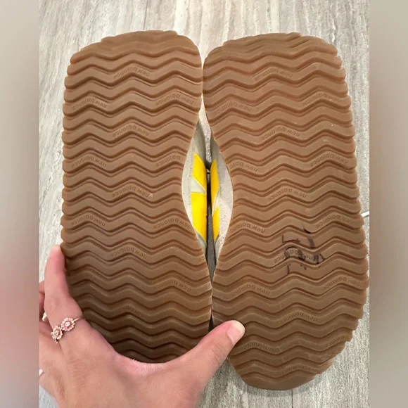 NWOT New Balance Women’s 7 237 Sea Salt Egg Yolk Yellow and White Sneakers - Picture 5 of 13